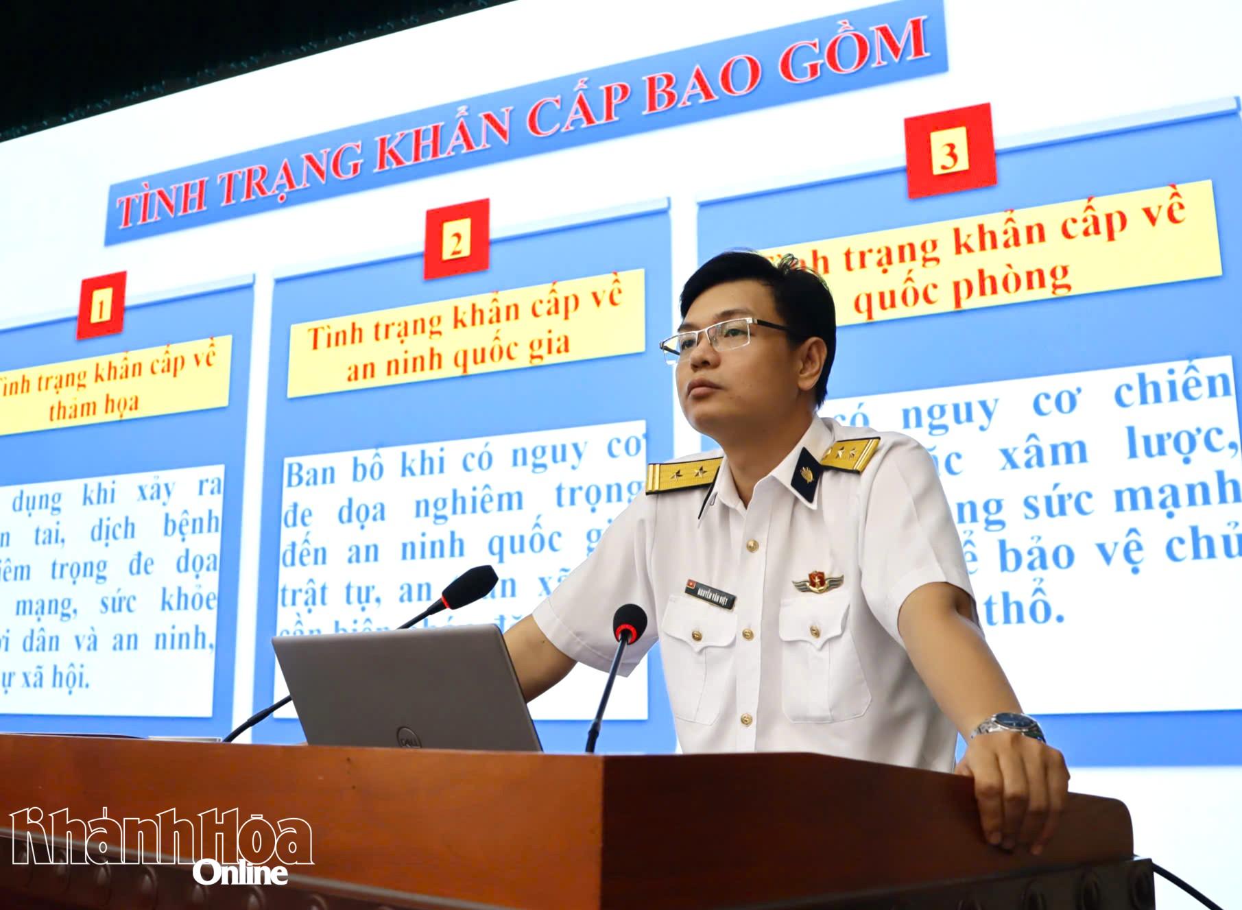 Báo cáo viên Phòng Thi hành án báo cáo chuyên đề.