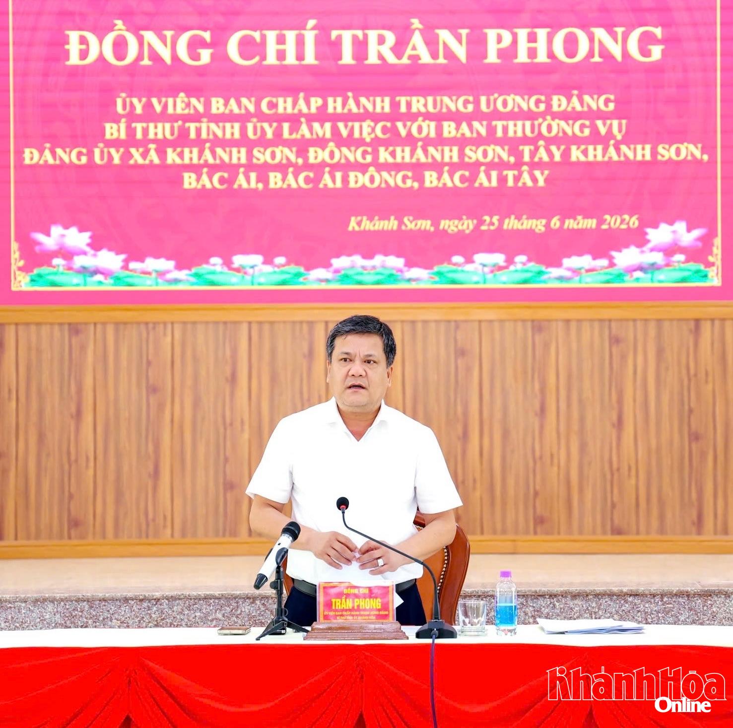 Đồng chí Bí thư Tỉnh ủy Trần Phong phát biểu chỉ đạo tại buổi làm việc.