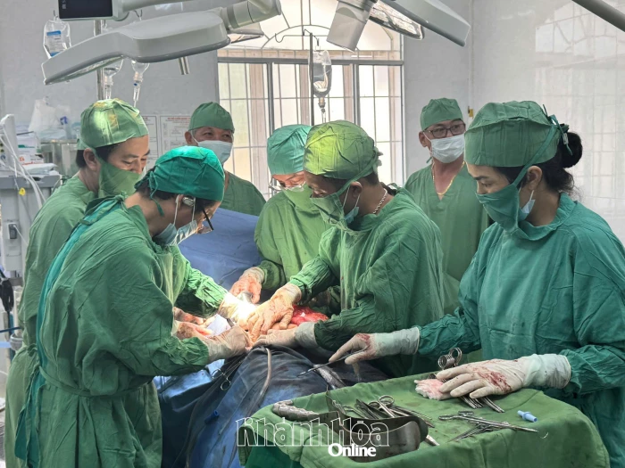 Kích hoạt quy trình báo động đỏ liên viện cứu sống bệnh nhân bị thương nặng do nạn giao thông