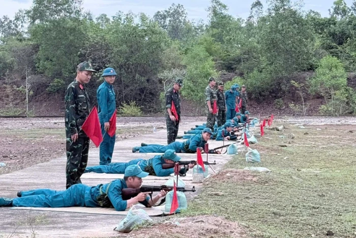 Vạn Thắng: Kiểm tra bắn đạn thật dân quân năm thứ nhất