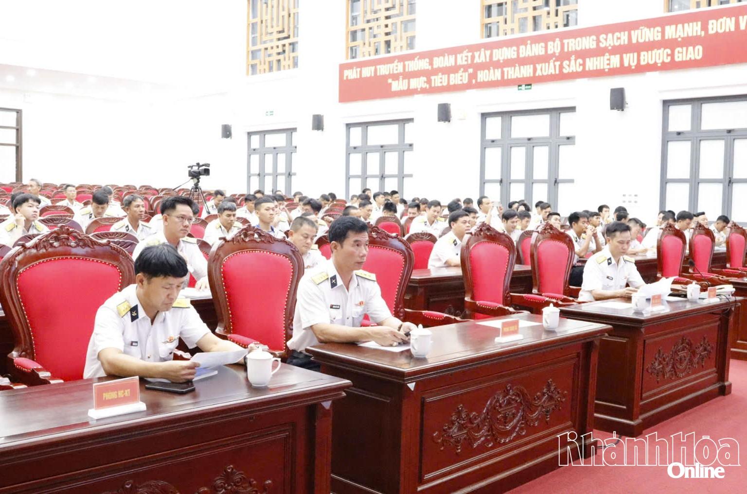 Các đại biểu dự buổi phát động.