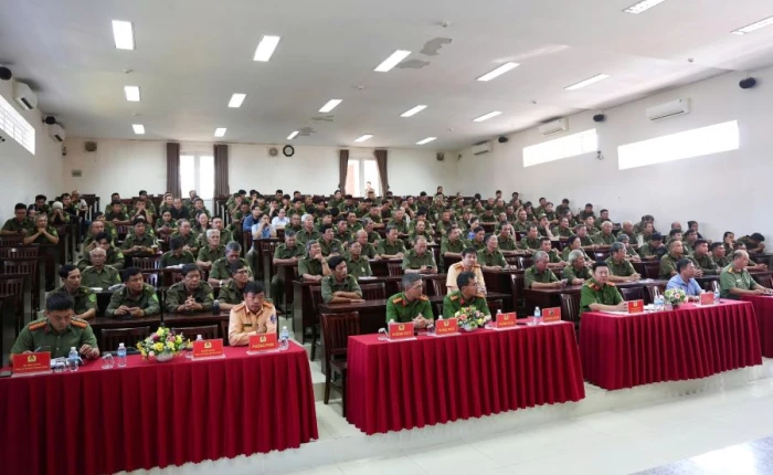 Huấn luyện nghiệp vụ cho lực lượng tham gia bảo vệ an ninh trật tự cơ sở