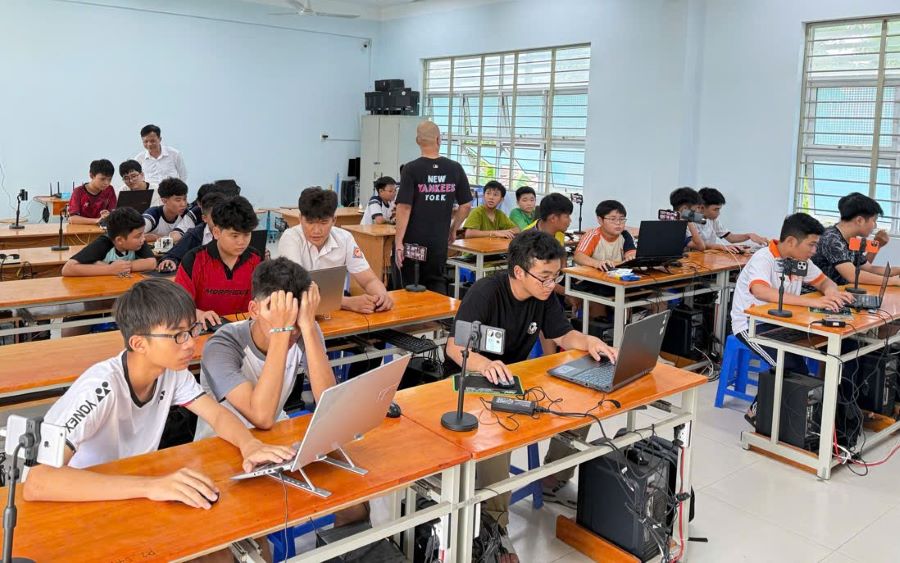 Các đội Trường Lê Hồng Phong chuẩn bị cho cuộc thi.
