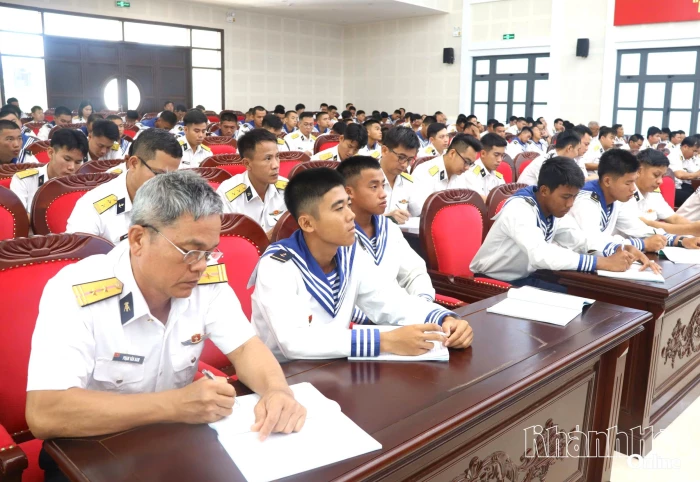 Lữ đoàn 957 phối hợp phổ biến, giáo dục pháp luật cho cán bộ, chiến sĩ