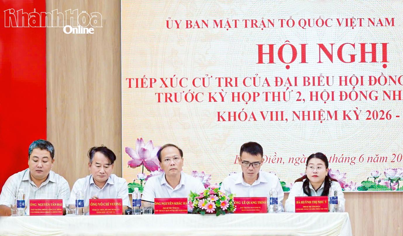 Đồng chí Nguyễn Khắc Hà và các đại biểu HĐND tỉnh tiếp xúc cử tri 2 xã Diên Điền, Diên Lâm.
