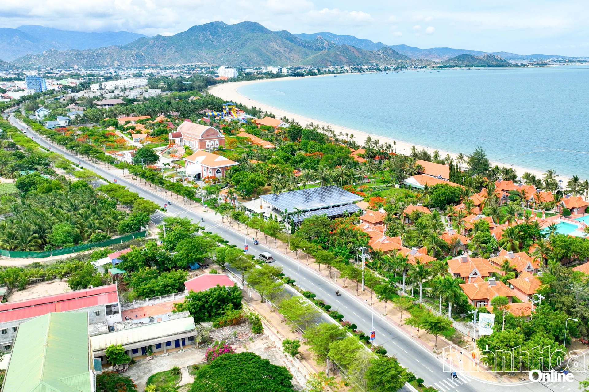 Cơ sở hạ tầng tại khu vực biển Bình Sơn - Ninh Chử. Ảnh: VĂN NỶ