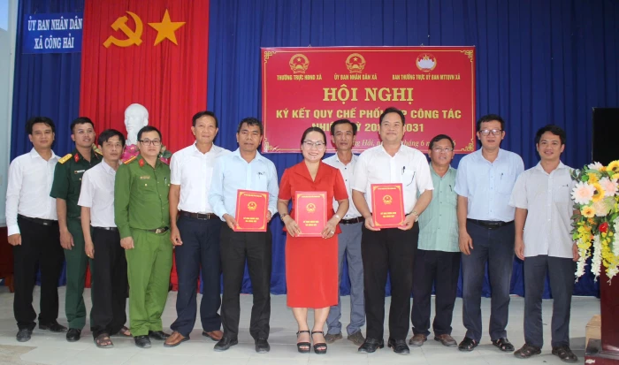 HĐND, UBND, Ủy ban MTTQ Việt Nam xã Công Hải ký kết quy chế phối hợp công tác