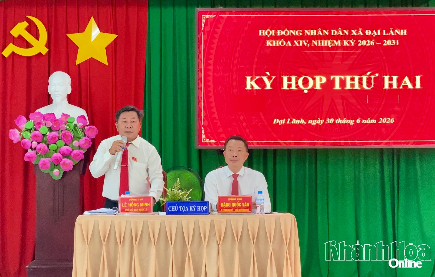 Các vị chủ trì kỳ họp.