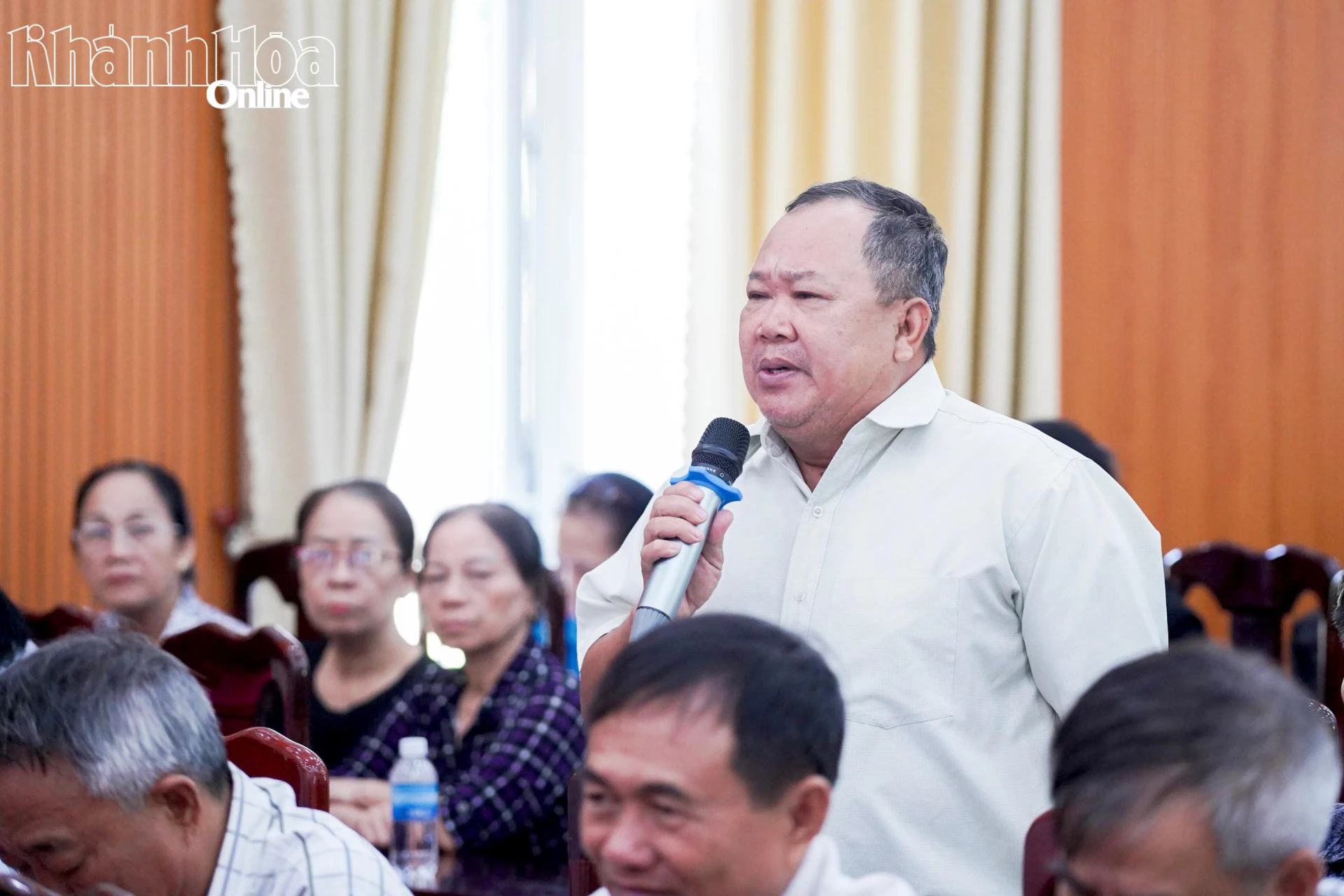Cử tri phường Cam Ranh kiến nghị các vấn đề liên quan đến đời sống dân sinh.