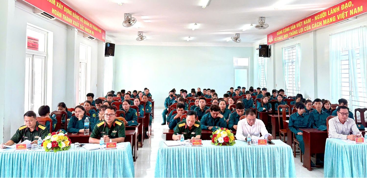 Các đại biểu tham dự khai mạc lớp huấn luyện.