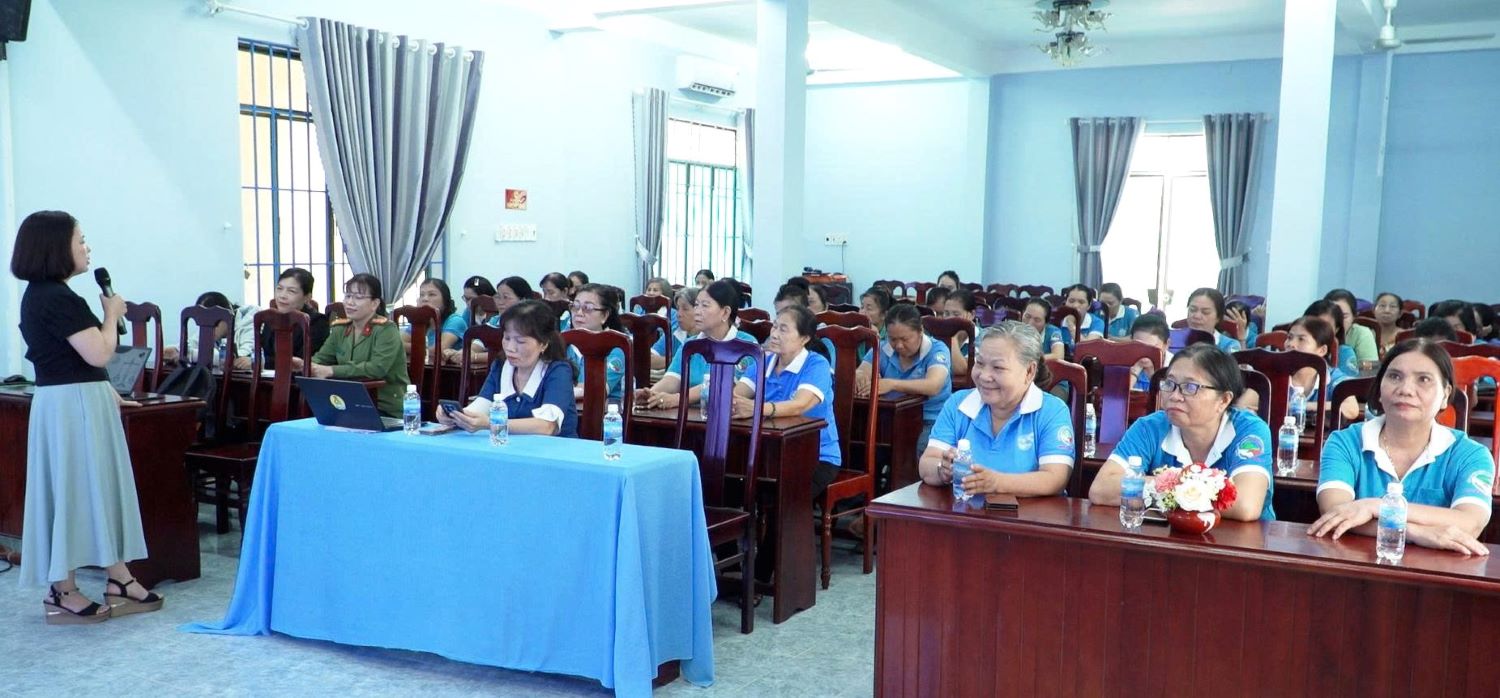 Các đại biểu tham dự hội nghị.