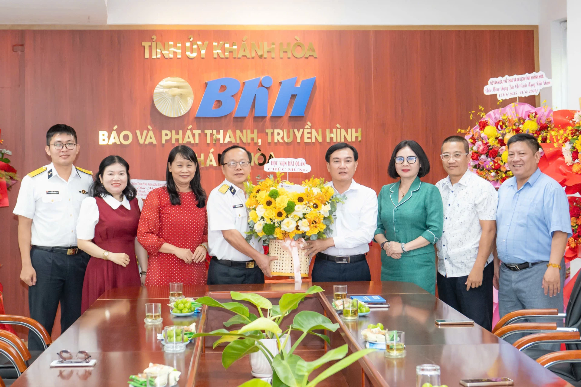 Học viện Hải quân thăm, chúc mừng các cơ quan báo chí