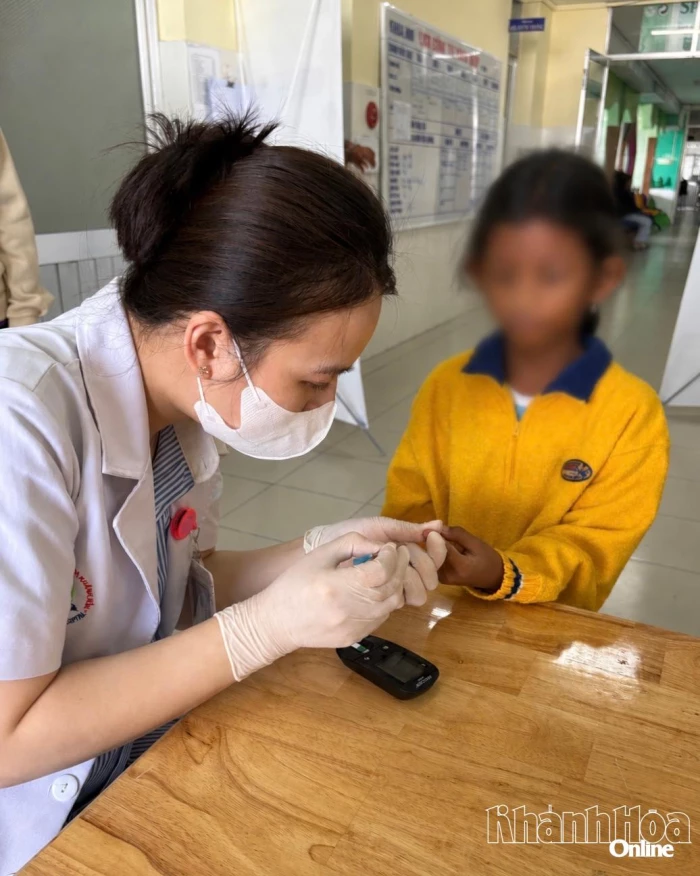 Đồng hành với trẻ mắc đái tháo đường