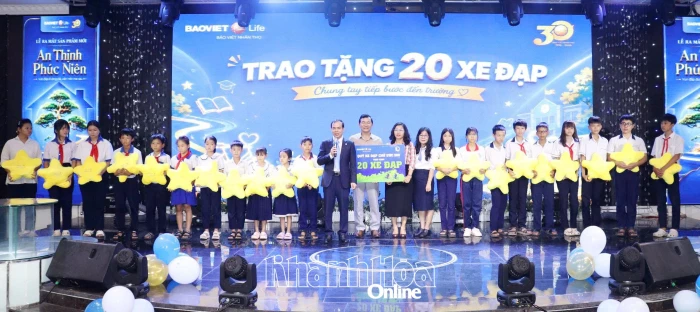 Tặng 20 chiếc xe đạp cho học sinh có hoàn cảnh khó khăn phường Đông Hải