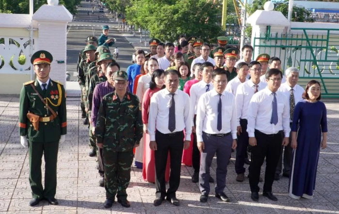 Triển khai lấy mẫu giám định để xác định danh tính hài cốt liệt sĩ tại Nghĩa trang liệt sĩ Cam Ranh