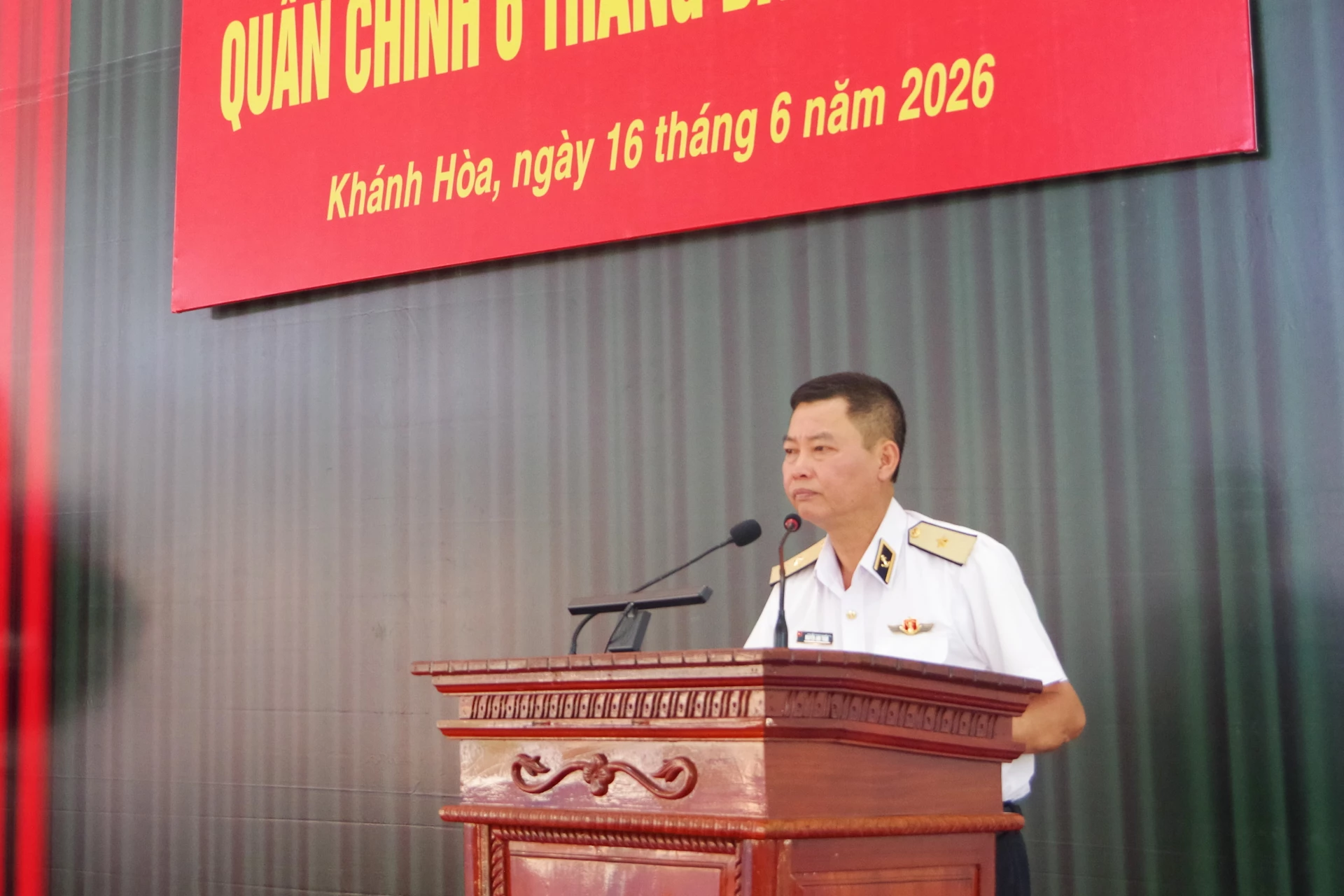 Chuẩn Đô đốc Nguyễn Anh Tuấn phát biểu chỉ đạo hội nghị.