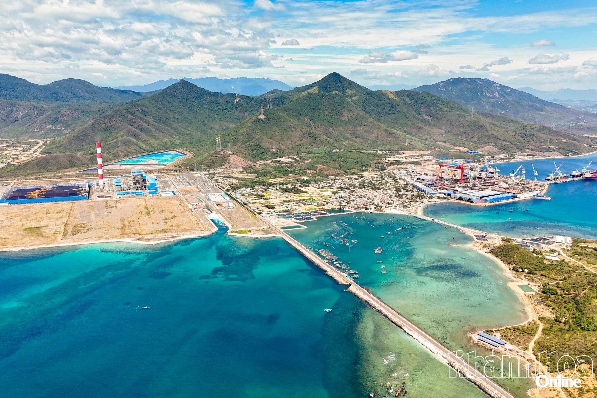 Một góc khu vực phát triển công nghiệp phường Đông Ninh Hòa. Ảnh: CÔNG ĐỊNH