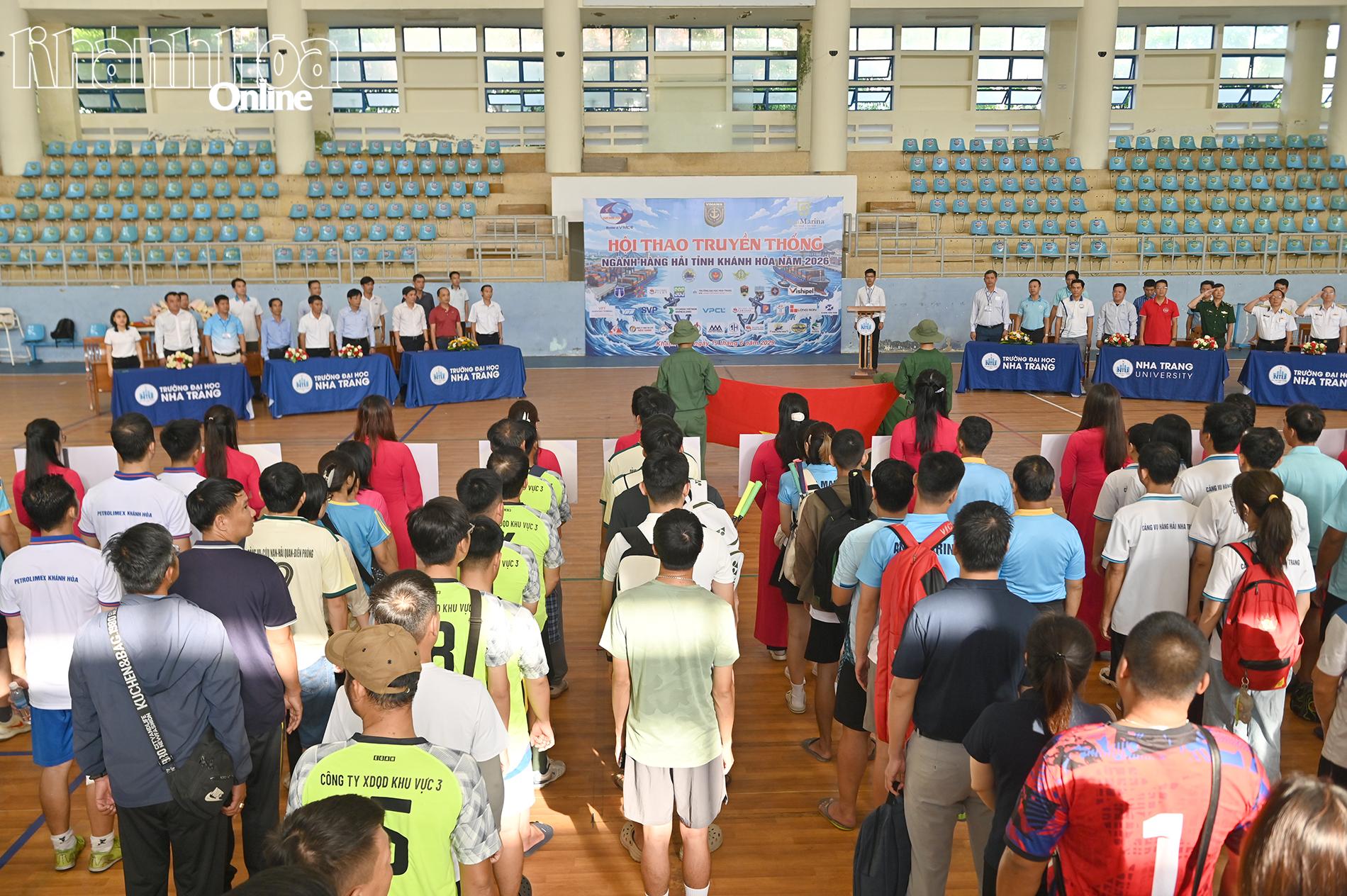 Quang cảnh lễ khai mạc hội thao.