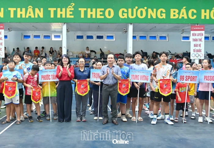 Hơn 150 vận động viên thi đấu môn cầu lông tại Đại hội Thể dục thể thao phường Nha Trang