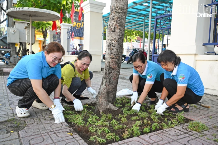 Mặt trận phường Nha Trang hưởng ứng phong trào Toàn dân chung tay bảo vệ môi trường