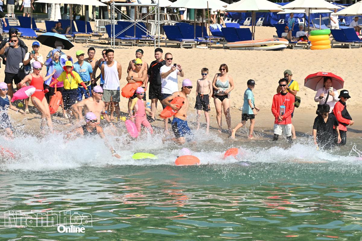 Hấp dẫn giải bơi biển Sea Star Nha Trang Bay.