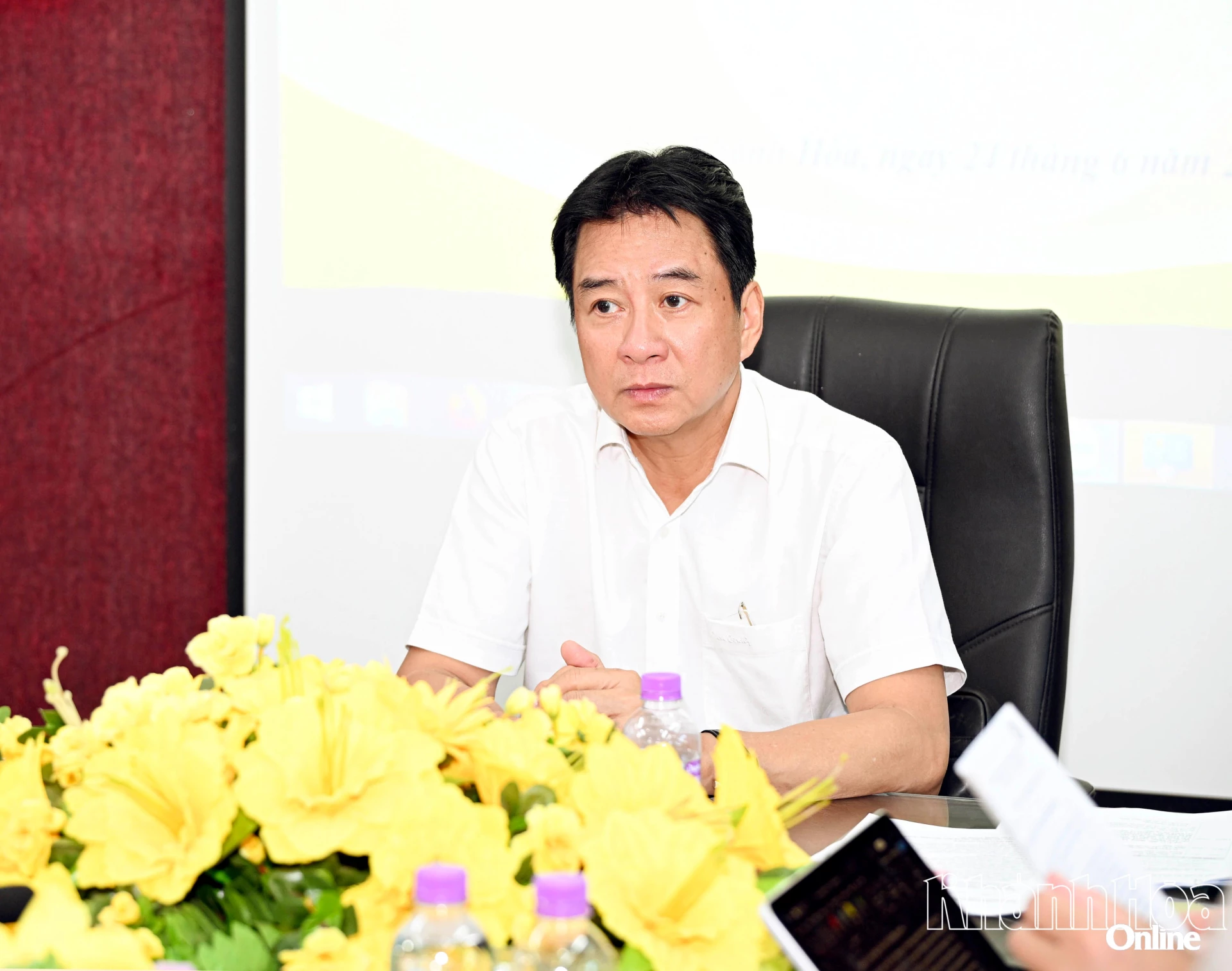Đồng chí Nguyễn Long Biên chủ trì cuộc họp.