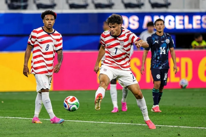 Giovani Reyna và cú trivela trả lời cho tất cả