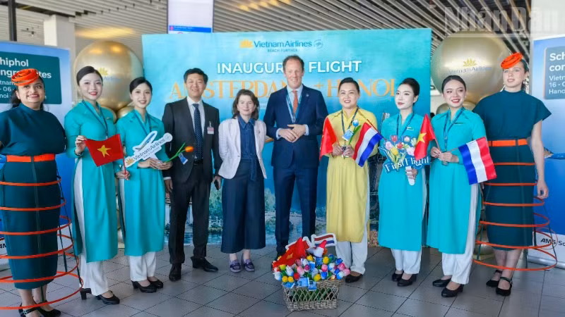 Vietnam Airlines chính thức khai thác đường bay thẳng Amsterdam-Hà Nội