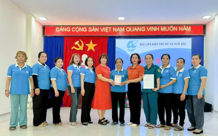 Hội Liên hiệp Phụ nữ xã Suối Dầu ra mắt mô hình “Chi hội Phụ nữ số” thôn Tân Xương 2