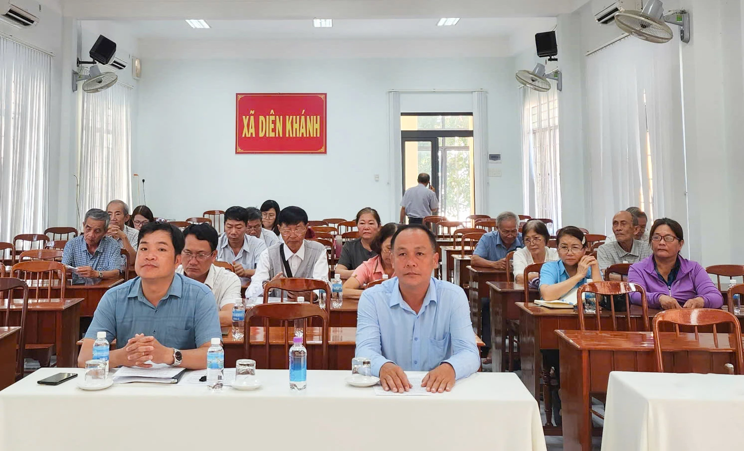 Các đại biểu tham dự hội nghị.