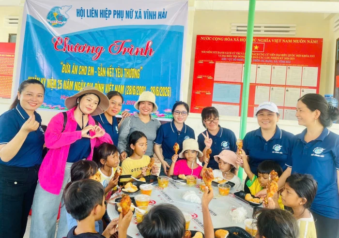 Hội Liên hiệp Phụ nữ xã Vĩnh Hải tổ chức chương trình “Bữa cơm cho em - Gắn kết yêu thương”