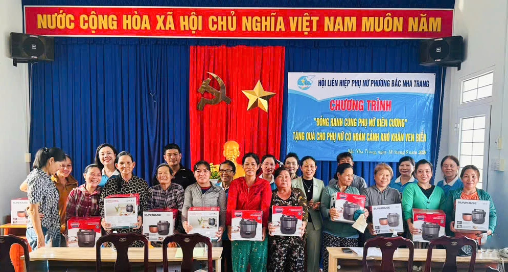 Những phần quà được trao nhằm hỗ trợ hội viên vươn lên trong cuộc sống.