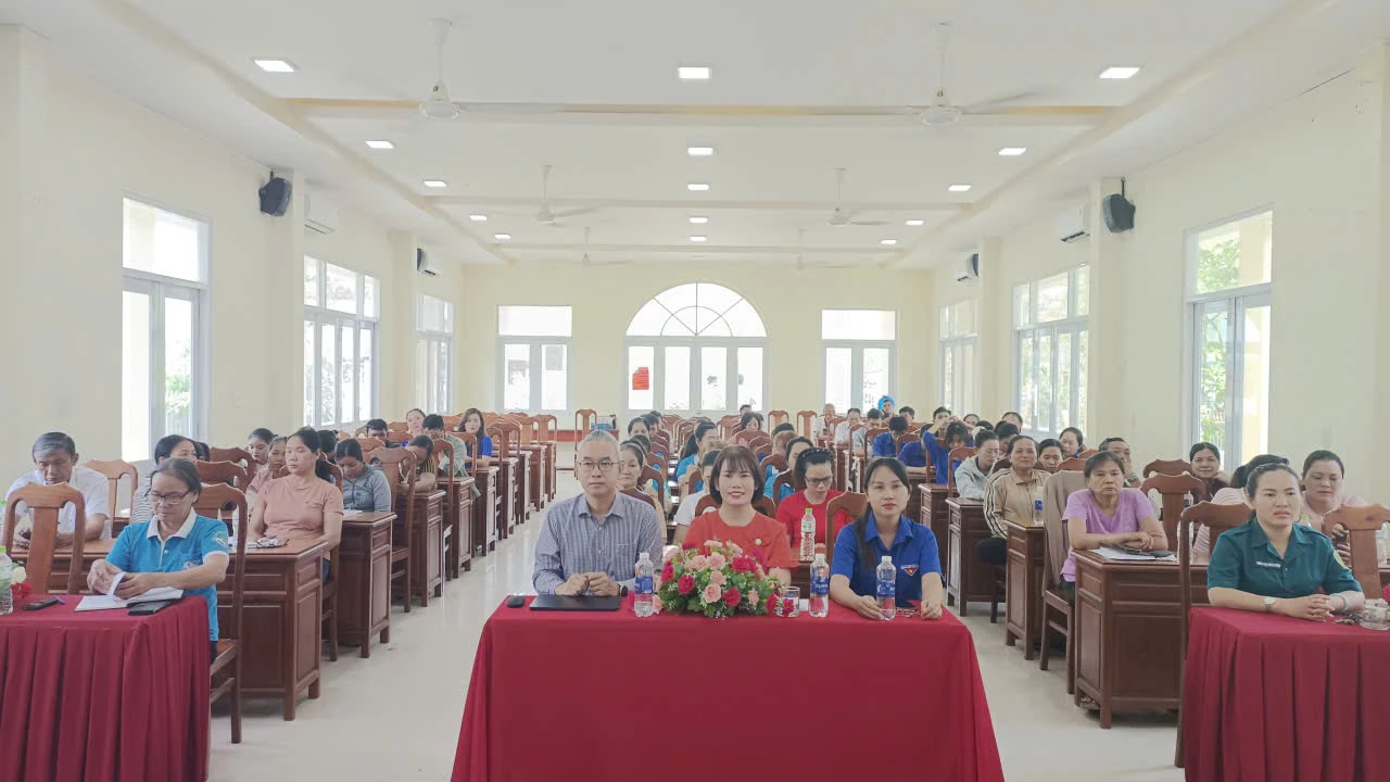 Các cán bộ, hội viên, đoàn viên tham gia hội nghị tập huấn.
