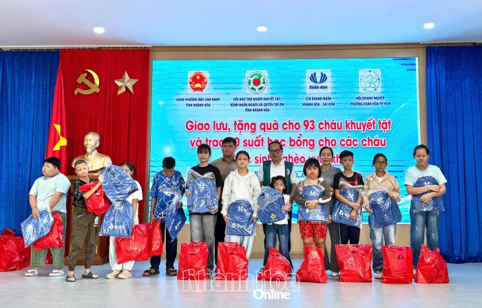 Tặng 259 suất quà cho trẻ khuyết tật, mồ côi phường Bắc Cam Ranh và xã Cam Hiệp