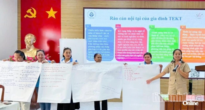 Tập huấn kiến thức, kỹ năng chăm sóc trẻ em khuyết tật