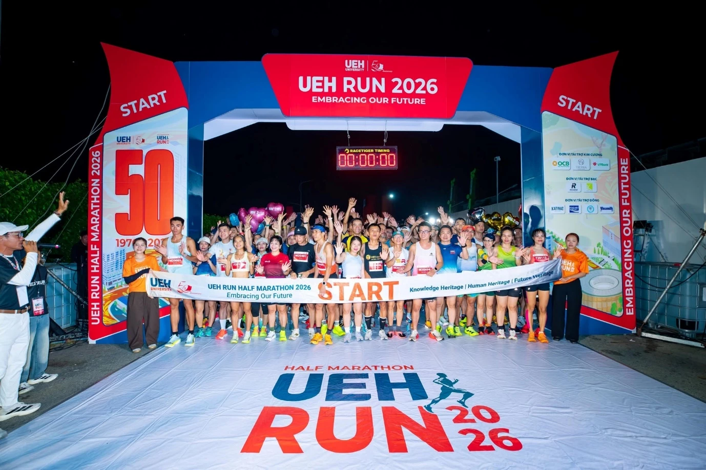 Các vận động viên xuất phát cự ly 21km.