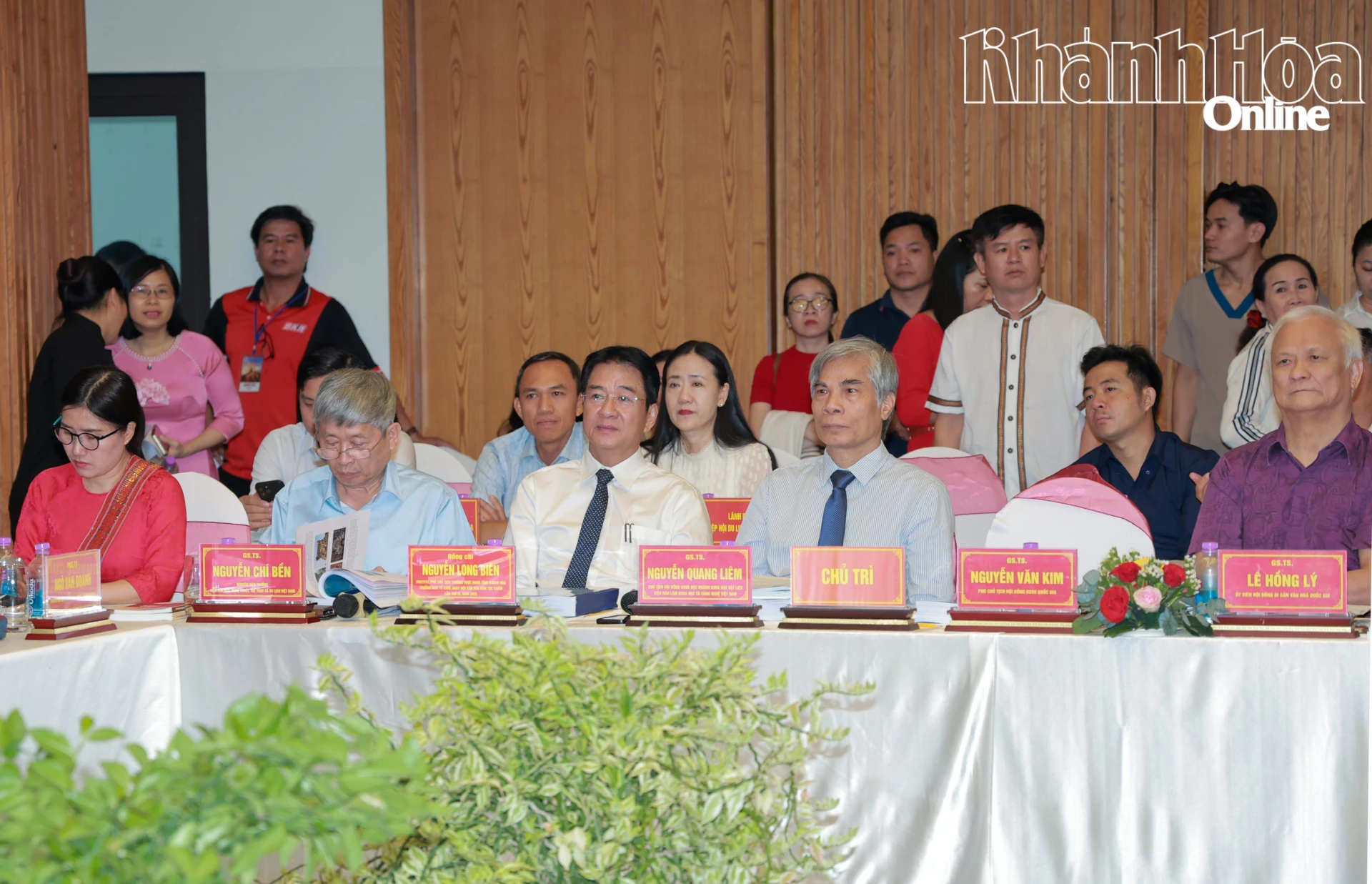 Phó Chủ tịch Thường trực UBND tỉnh Nguyễn Long Biên phát biểu tại hội thảo.