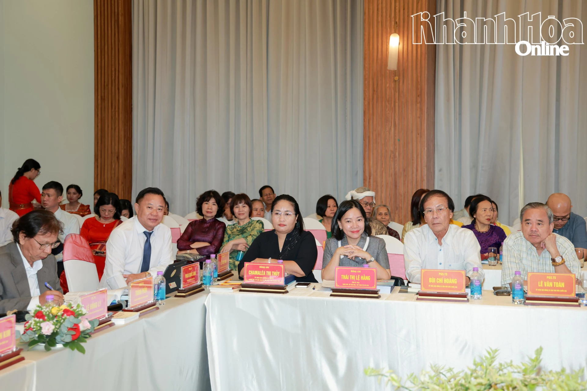 Các đại biểu tham dự hội thảo.