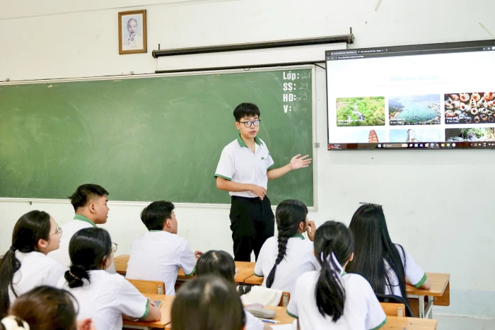Người thầy "viết phần mềm" ở vùng khó