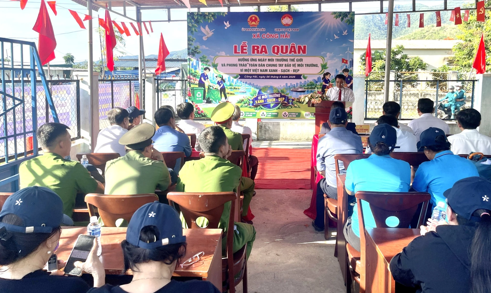Quang cảnh buổi lễ phát động. 