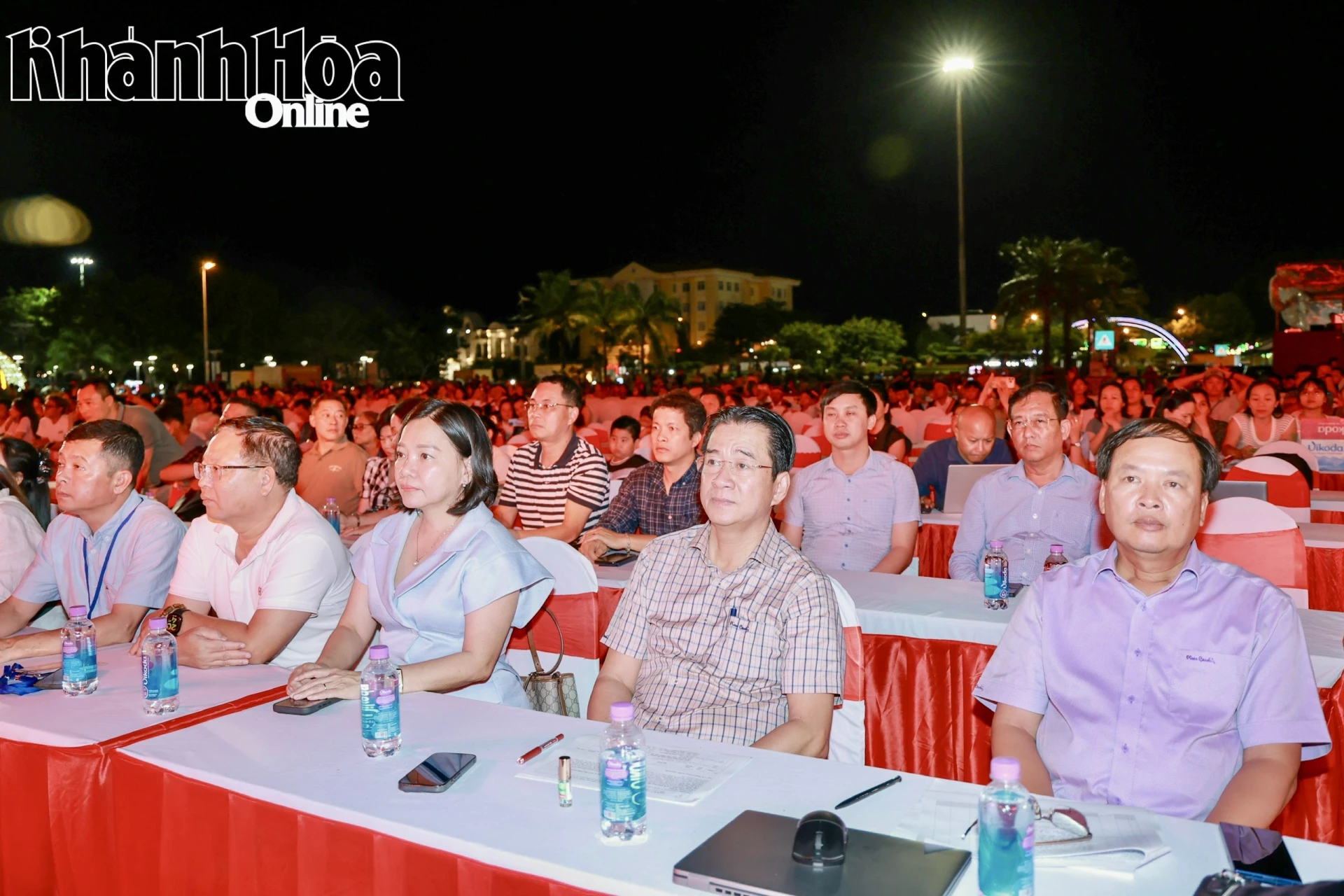 Các đồng chí lãnh đạo tham dự buổi tổng duyệt.