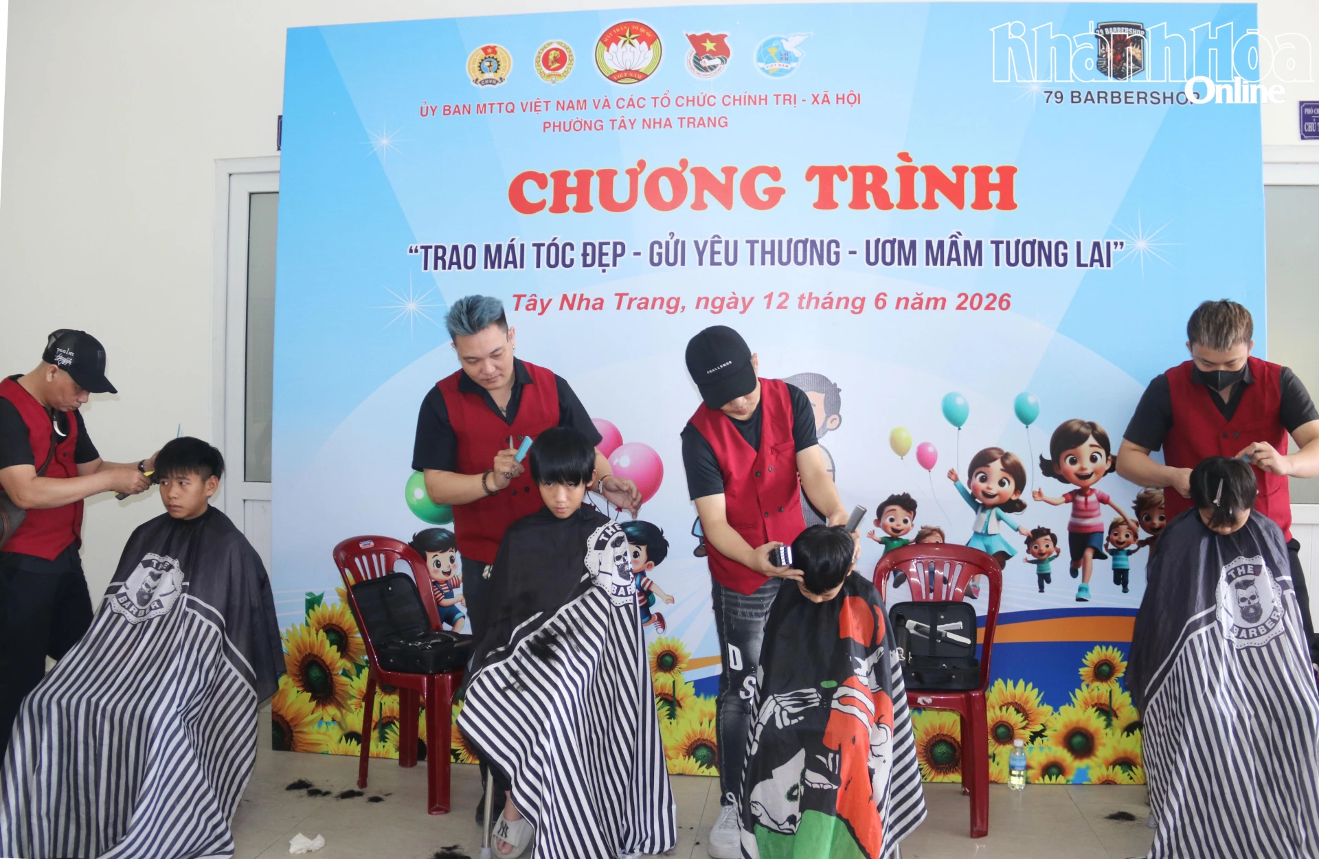 Cắt tóc miễn phí cho trẻ em.