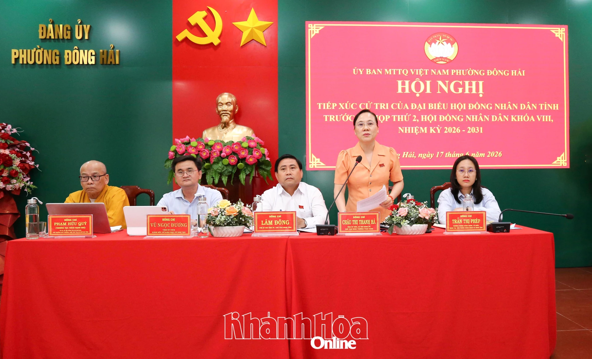 Đại biểu HĐND tỉnh Châu Thị Thanh Hà trao đổi, làm rõ một số vấn đề cử tri địa phương kiến nghị.