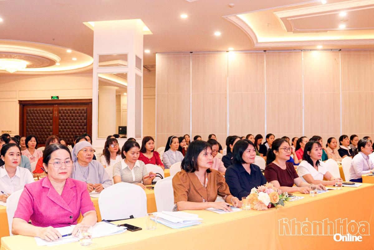 Các đại biểu tham dự hội nghị.