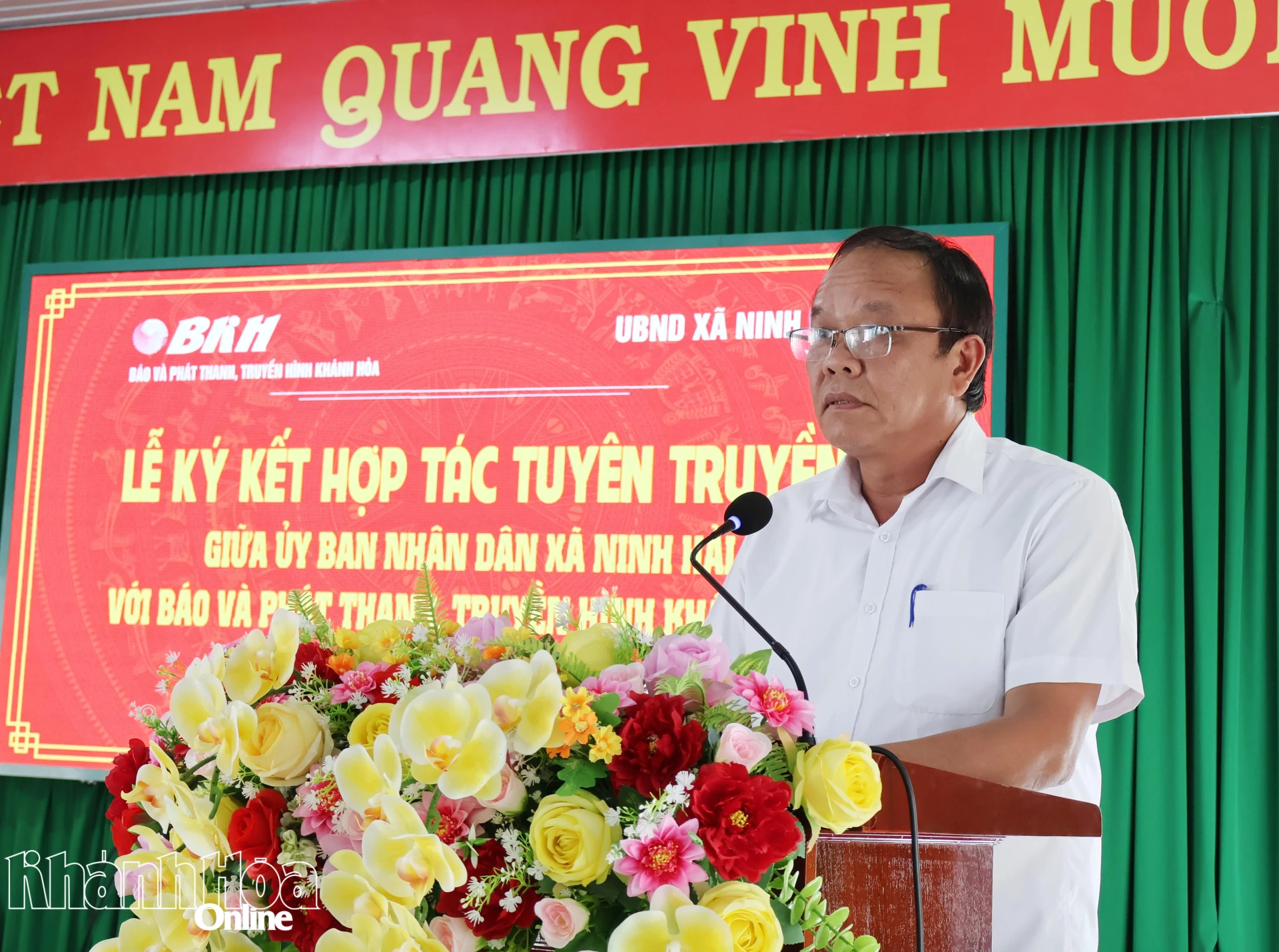 Ông Nguyễn Khắc Hòa - Phó Bí thư Đảng ủy, Chủ tịch UBND xã Ninh Hải phát biểu tại lễ ký kết.