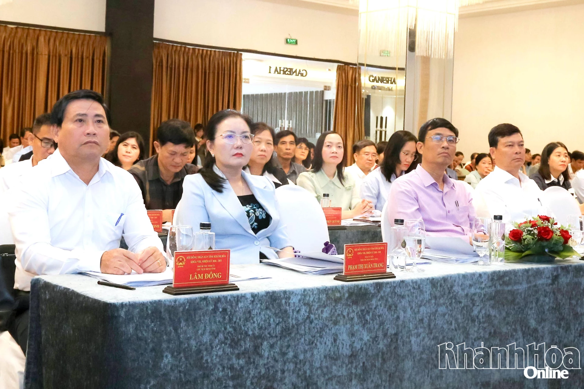 Đồng chí Lâm Đông, đồng chí Phạm Thị Xuân Trang và các đại biểu tham dự hội nghị.