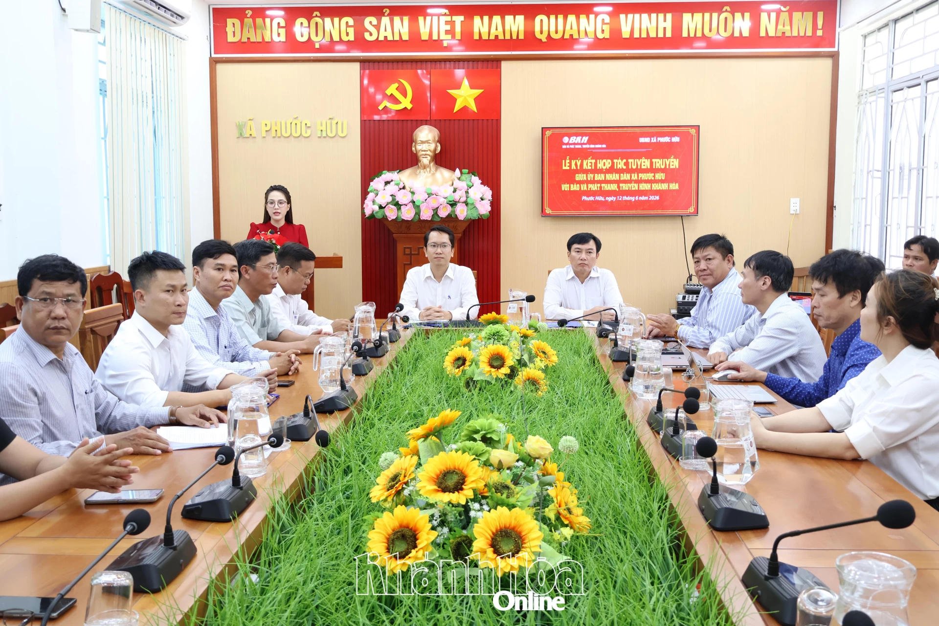 Quang cảnh lễ ký kết.