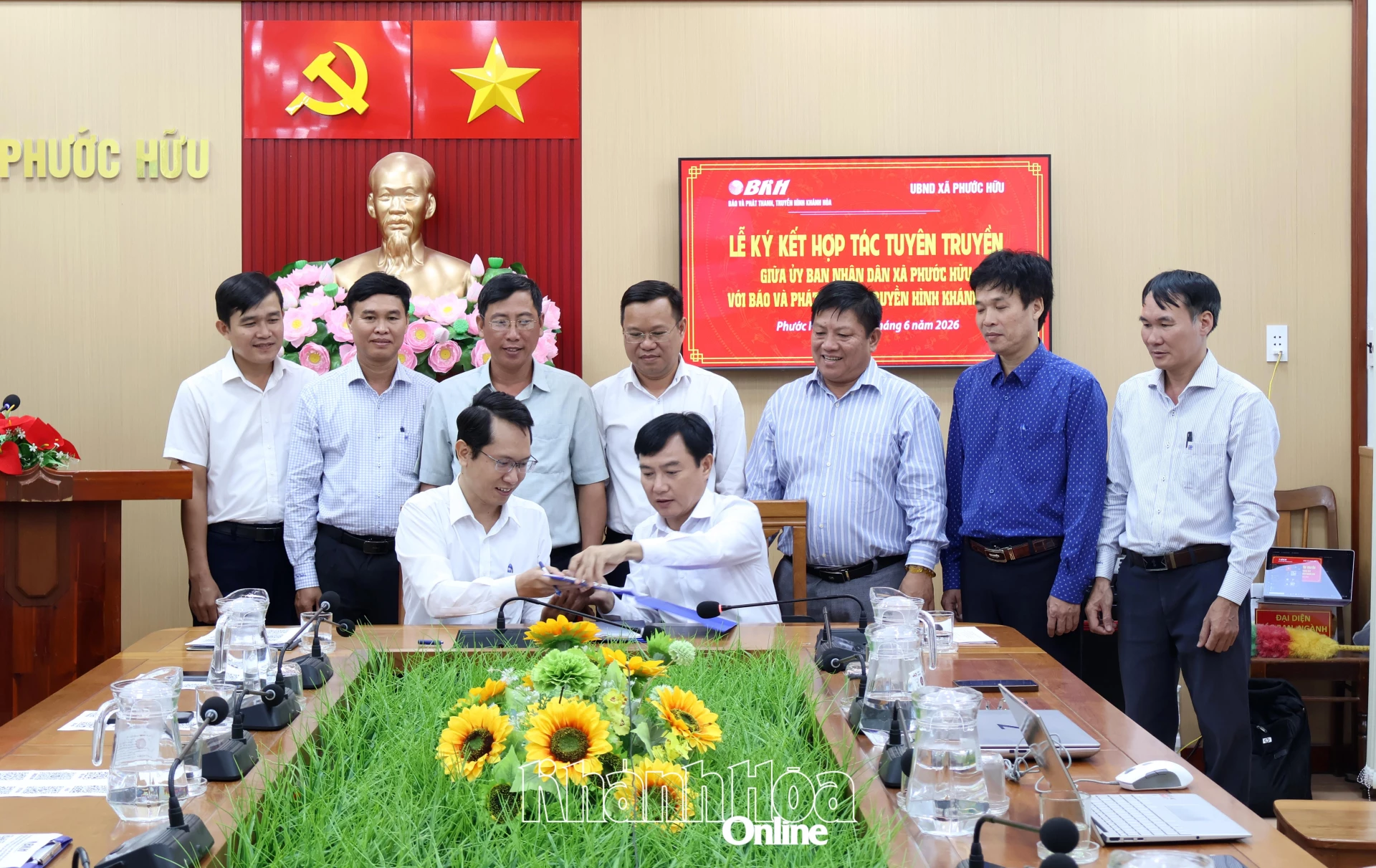 Hai đơn vị thực hiện ký kết hợp tác.