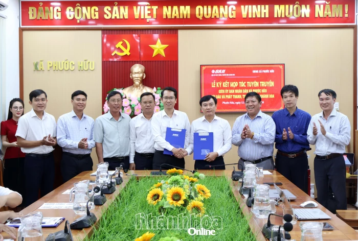 UBND xã Phước Hữu ký kết hợp tác tuyên truyền với Báo và Phát thanh, Truyền hình Khánh Hòa