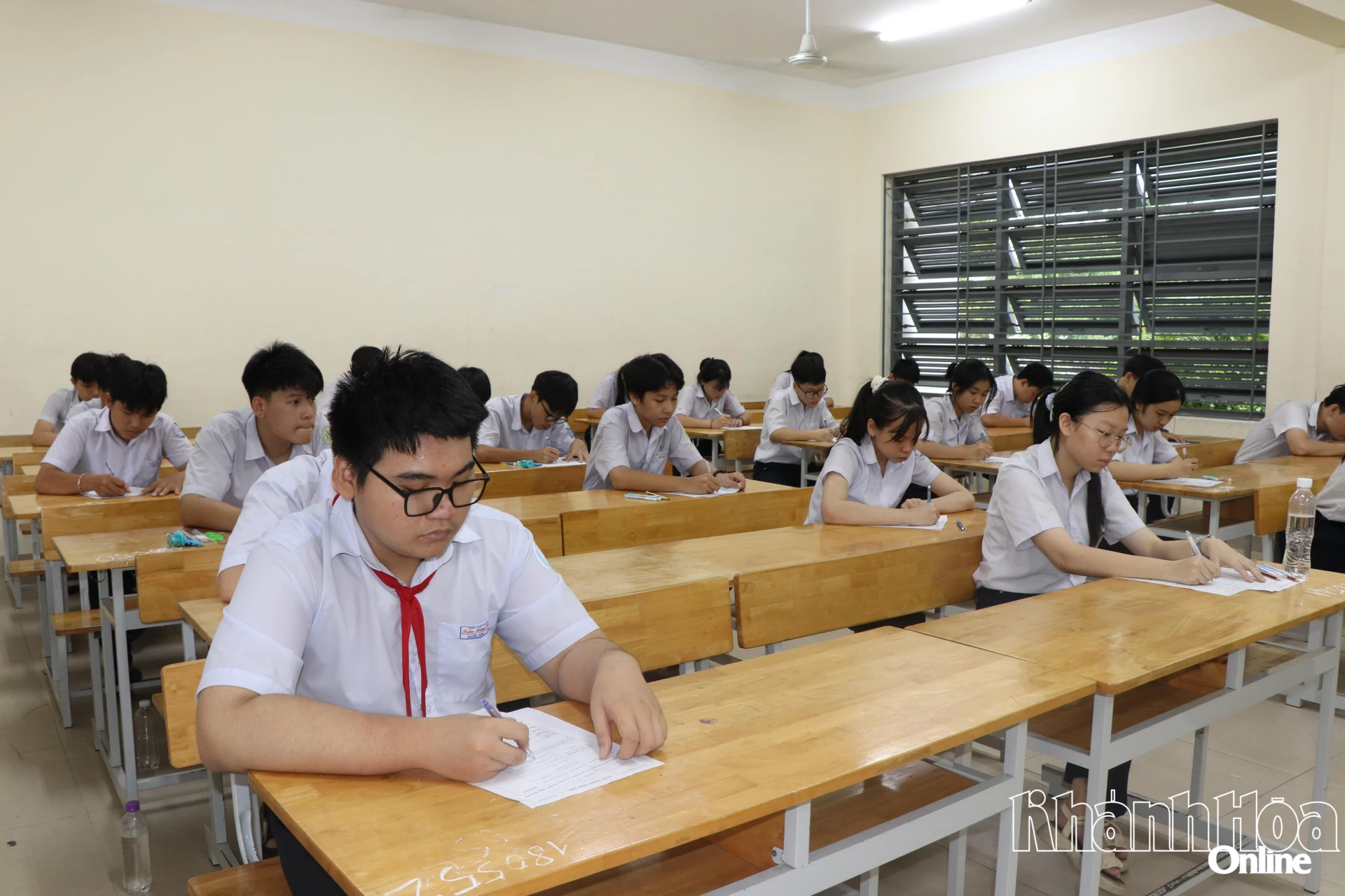 Thí sinh tham gia kỳ thi tuyển sinh vào lớp 10 THPT năm học 2026 - 2027 tại điểm thi Trường THPT Phạm Văn Đồng (phường Nha Trang).
